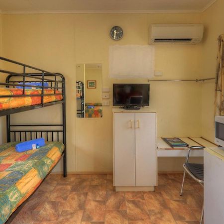 Batchelor Holiday Park Екстериор снимка