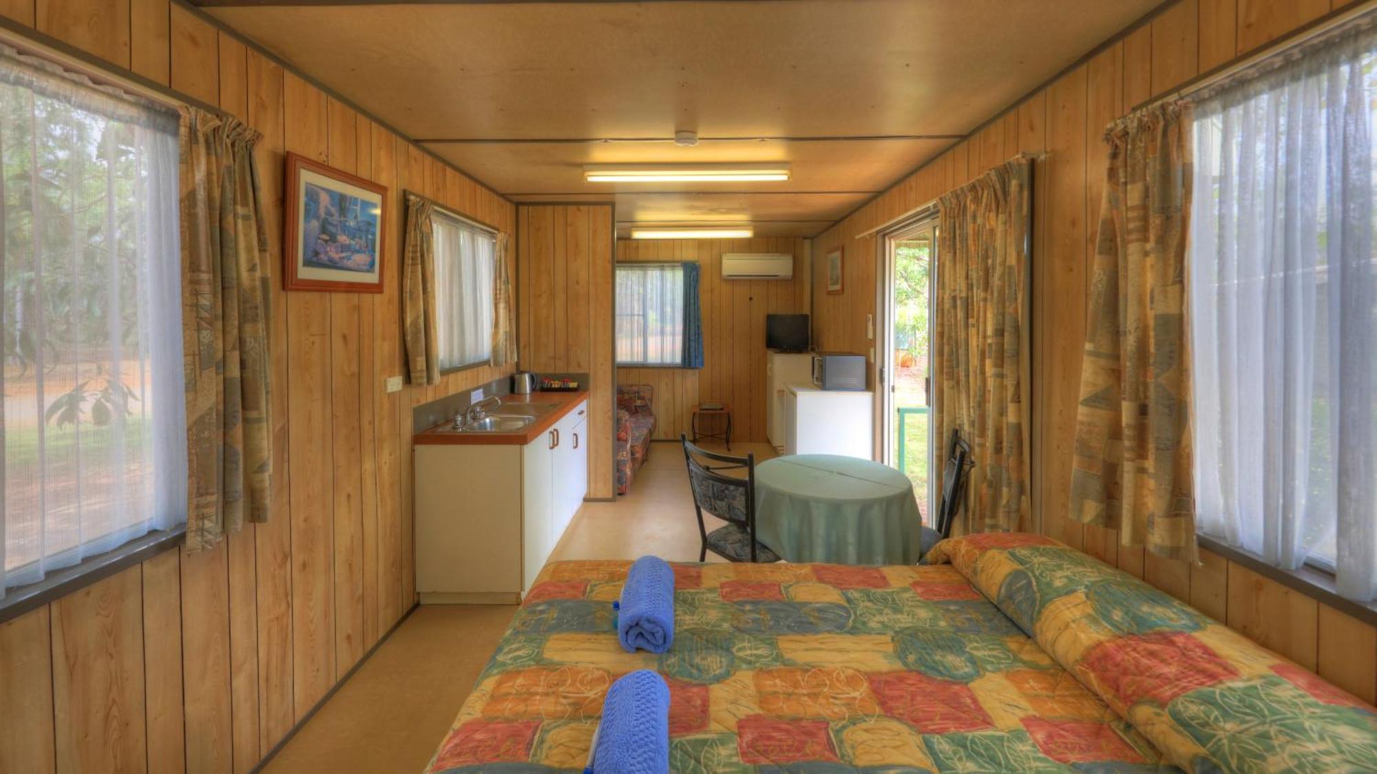 Batchelor Holiday Park Екстериор снимка