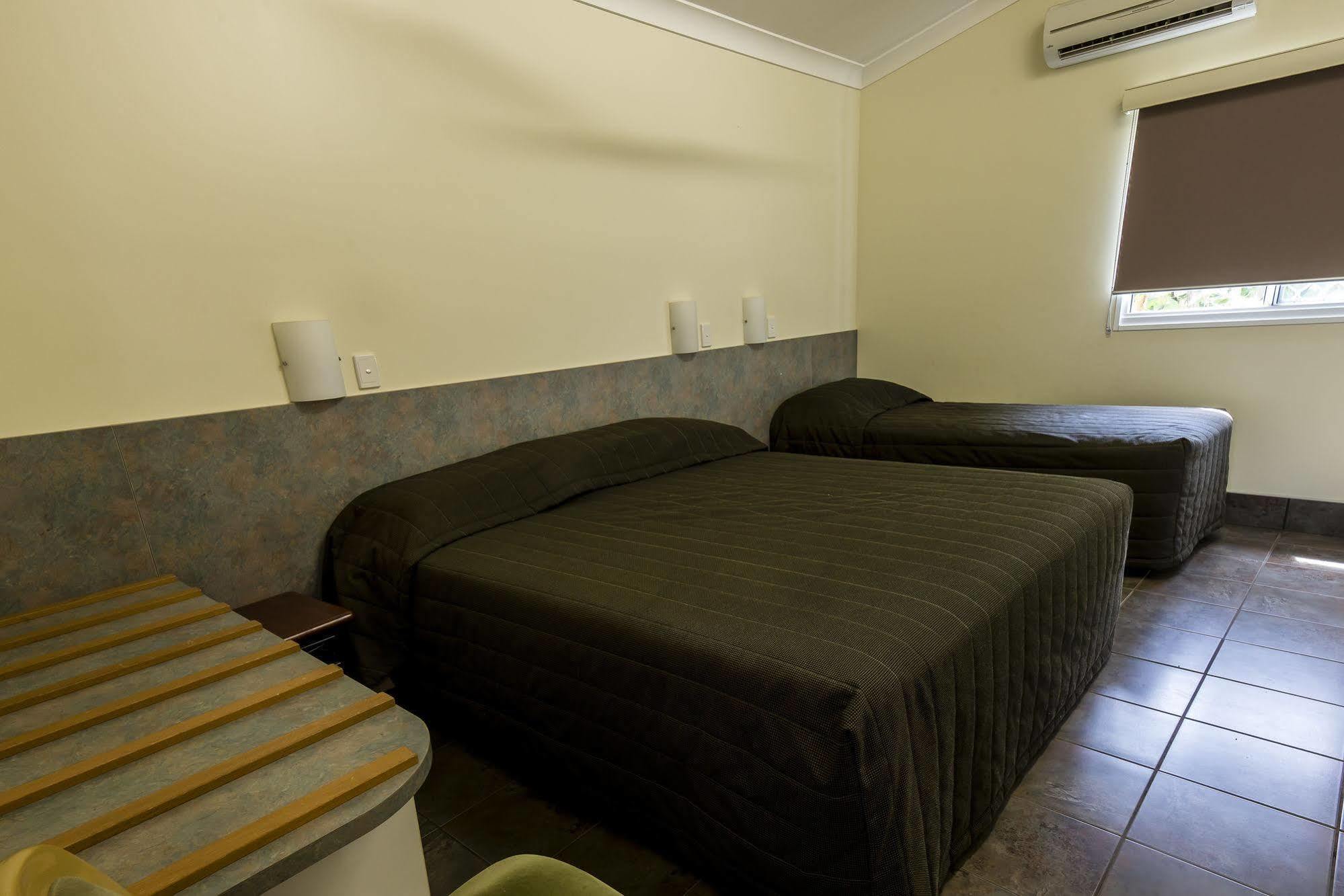 Batchelor Holiday Park Екстериор снимка