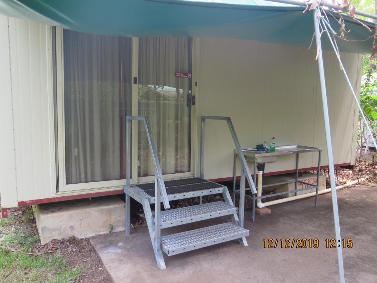 Batchelor Holiday Park Екстериор снимка