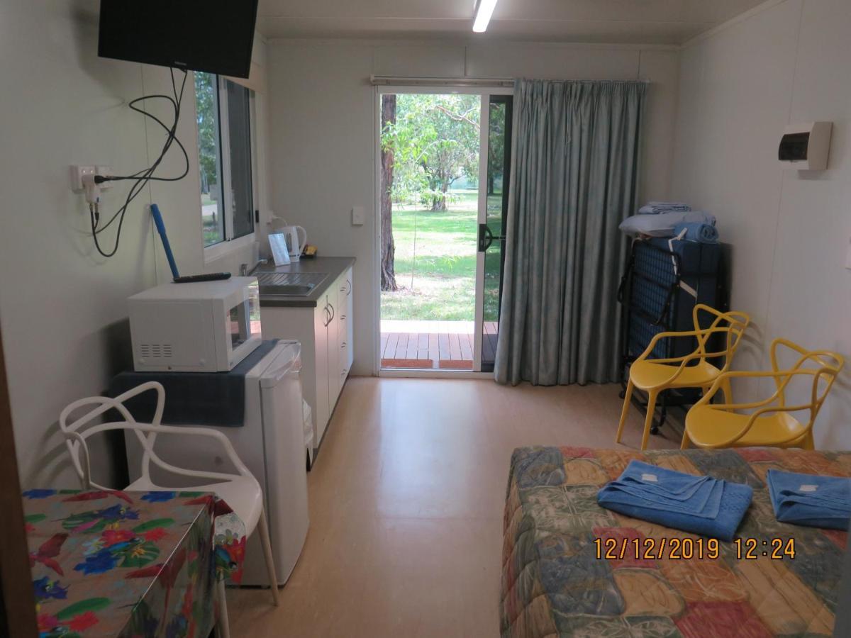 Batchelor Holiday Park Екстериор снимка
