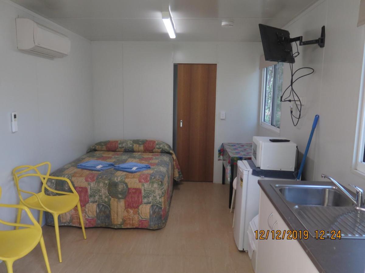 Batchelor Holiday Park Екстериор снимка